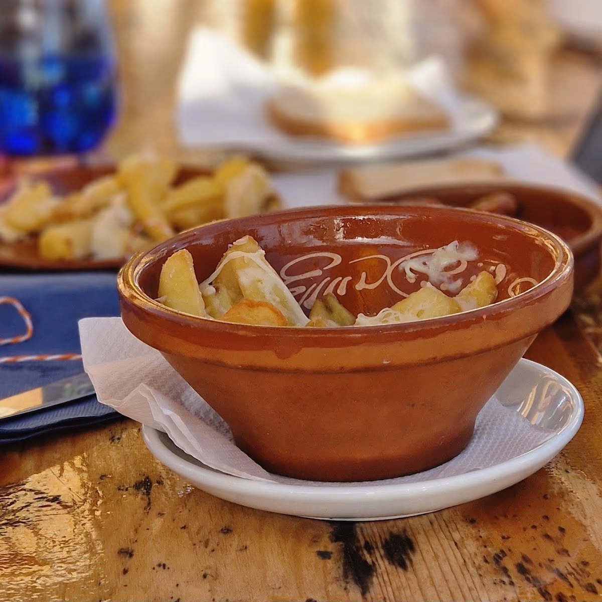 Patatas con queso de Bacchus Terrace