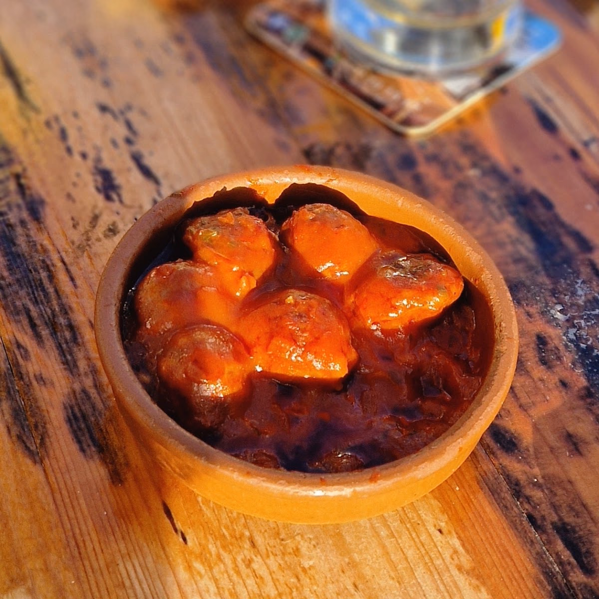 Tapa de chorizo picante de Bacchus Terrace